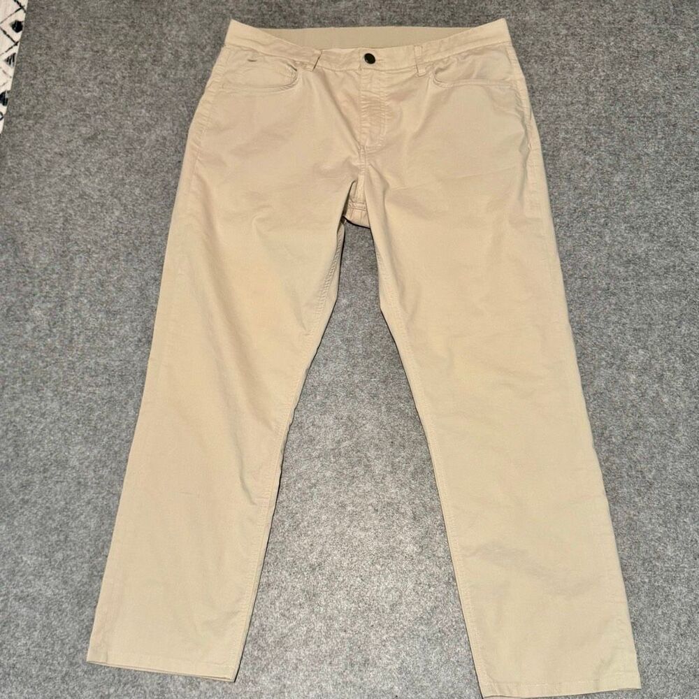 Faherty Movement Coolmax Chinos. Beige. Size 35.